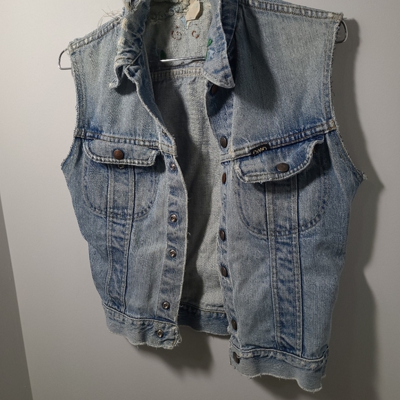 Floral Embroidered Vintage Jean Vest - Picture 7 of 7